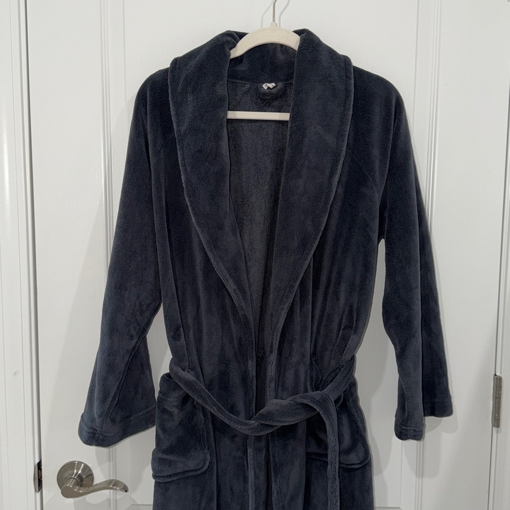 Pottery Barn Terry cloth navy blue/gray woman’s size small bathrobe
